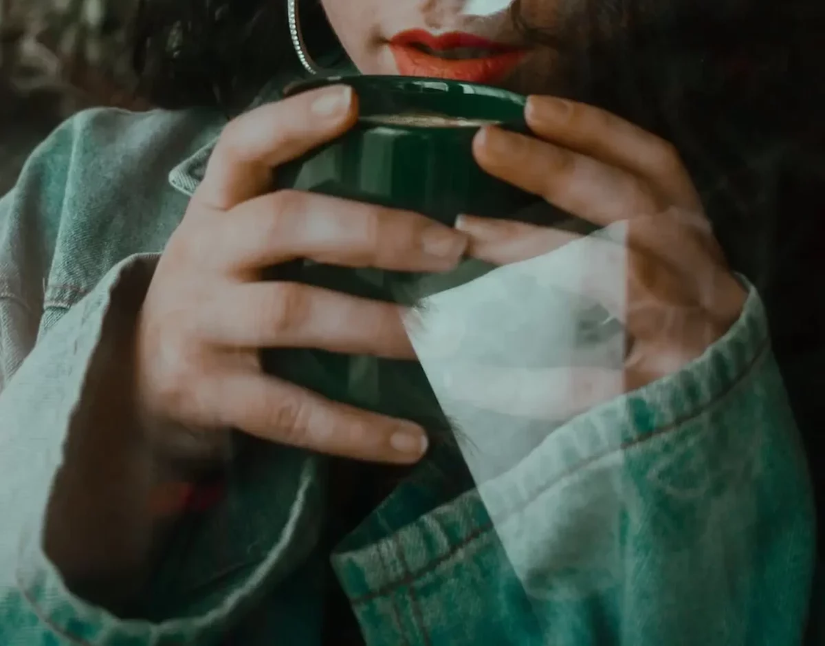 alguien tomando café